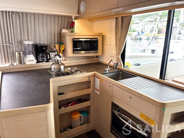 Lagoon 42 - Yacht Charter Sailica