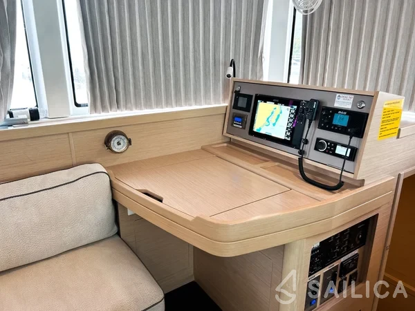 Lagoon 42 - Yacht Charter Sailica