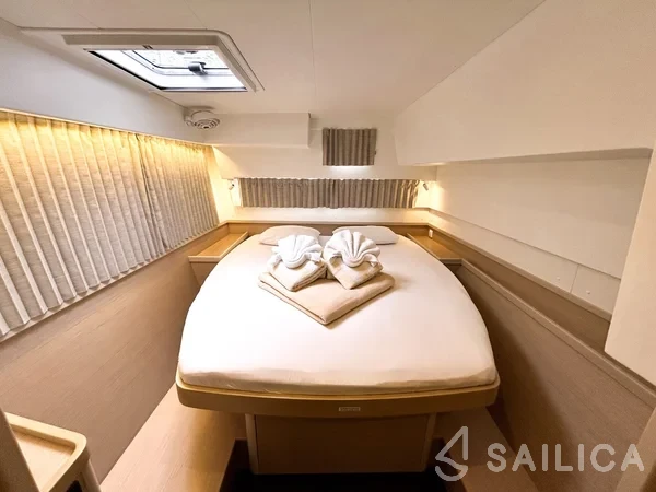Lagoon 42 - Yacht Charter Sailica