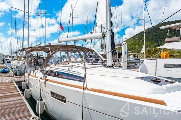 Sun Odyssey 349 - Yacht Charter Sailica