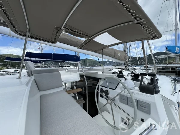 Helia 44 - Yacht Charter Sailica