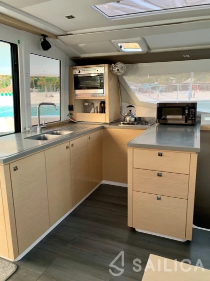 Helia 44 - Yacht Charter Sailica
