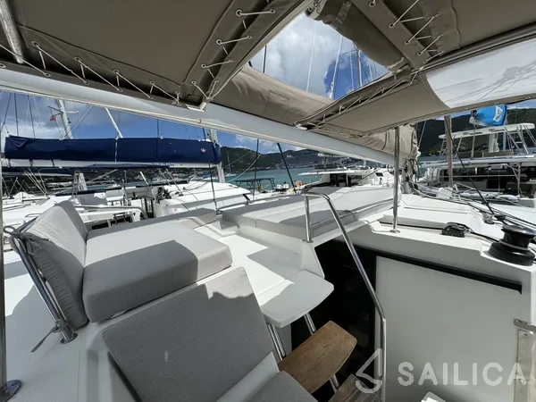 Helia 44 - Yacht Charter Sailica