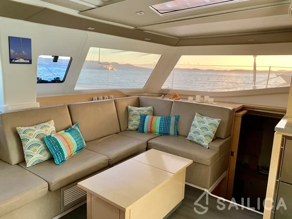 Helia 44 - Yacht Charter Sailica