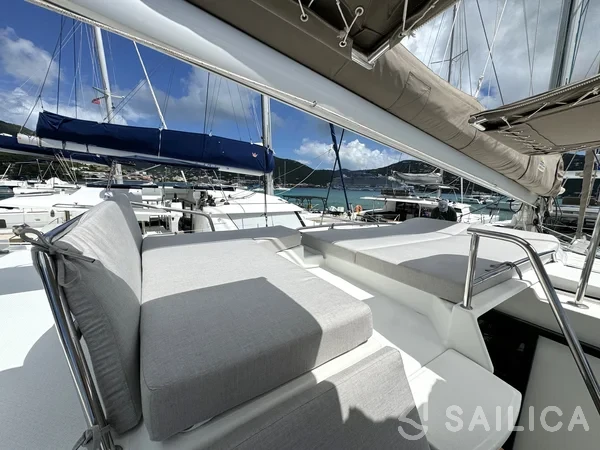 Helia 44 - Yacht Charter Sailica