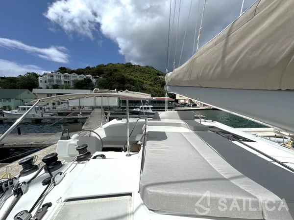 Helia 44 - Yacht Charter Sailica