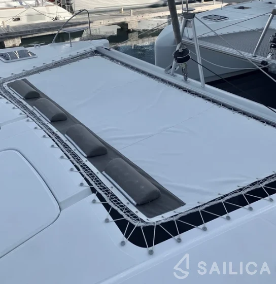 Helia 44 - Yacht Charter Sailica