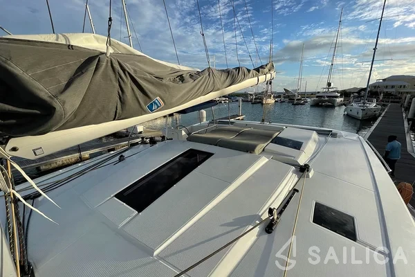 Astréa 42 - Yacht Charter Sailica