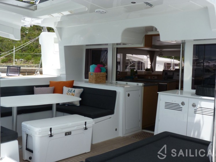Lagoon 450  Flybridge - Yacht Charter Sailica