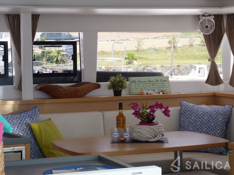 Lagoon 450  Flybridge - Yacht Charter Sailica