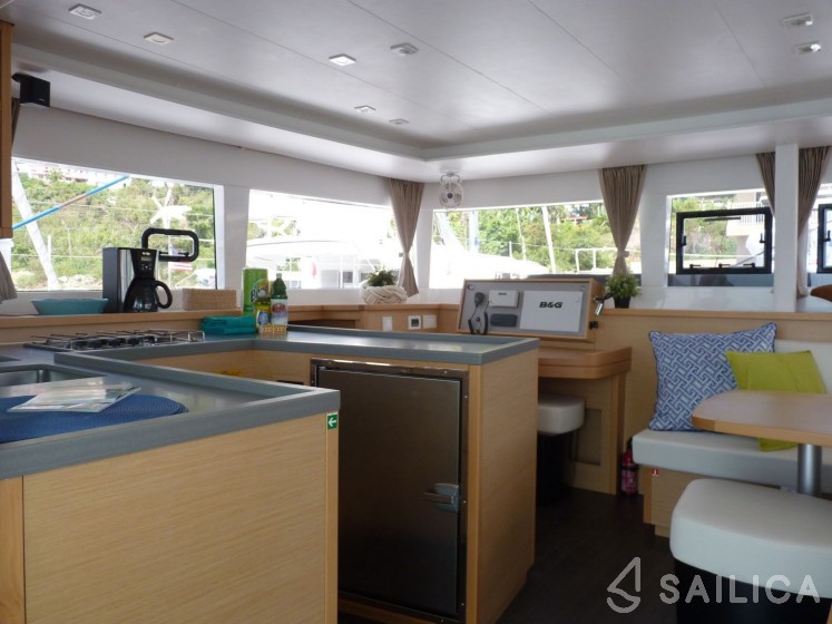 Lagoon 450  Flybridge - Yacht Charter Sailica