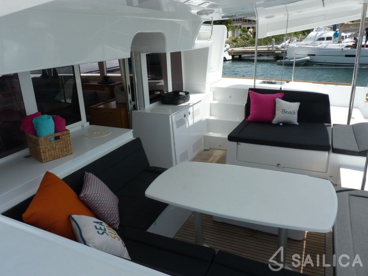 Lagoon 450  Flybridge - Yacht Charter Sailica