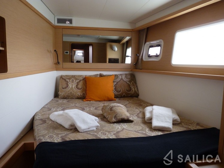 Lagoon 450  Flybridge - Yacht Charter Sailica