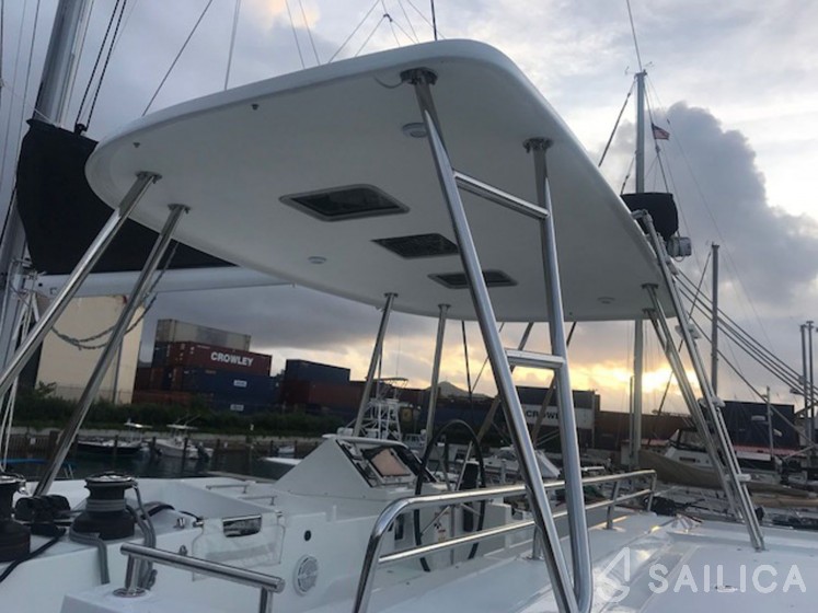 Lagoon 450  Flybridge - Yacht Charter Sailica