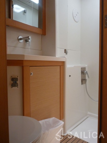 Lagoon 450  Flybridge - Yacht Charter Sailica