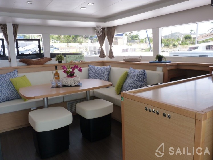 Lagoon 450  Flybridge - Yacht Charter Sailica