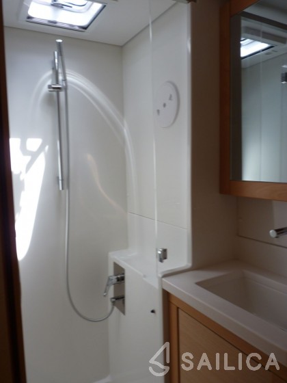 Lagoon 450  Flybridge - Yacht Charter Sailica