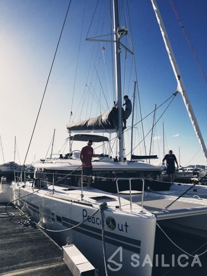 Lagoon 450  Flybridge - Yacht Charter Sailica
