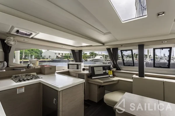 Astréa 42 - Yacht Charter Sailica
