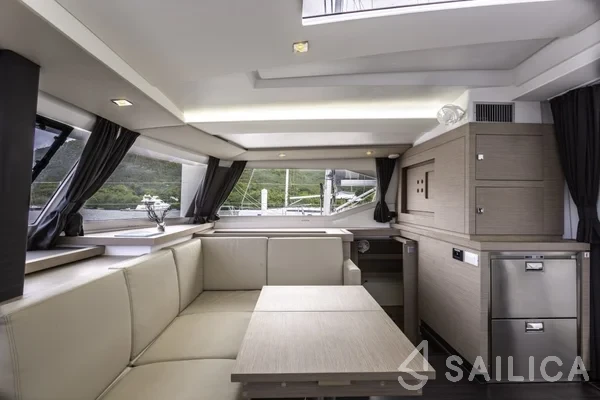 Astréa 42 - Yacht Charter Sailica