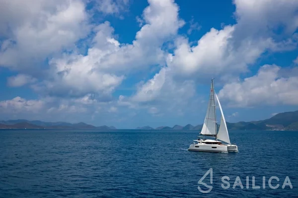 Astréa 42 - Yacht Charter Sailica