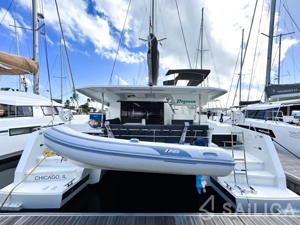 Astréa 42 - Yacht Charter Sailica