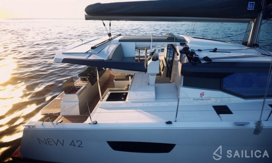 Astréa 42 - Yacht Charter Sailica