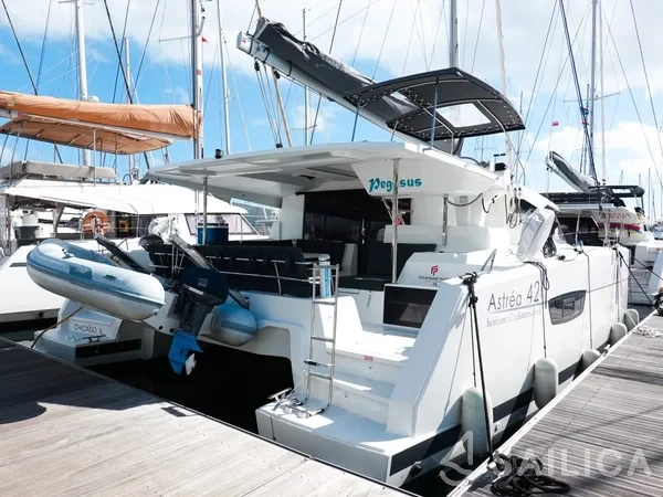 Astréa 42 - Yacht Charter Sailica