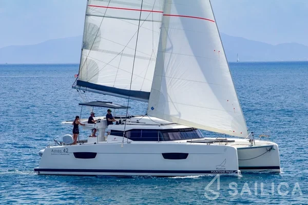Astréa 42 - Yacht Charter Sailica