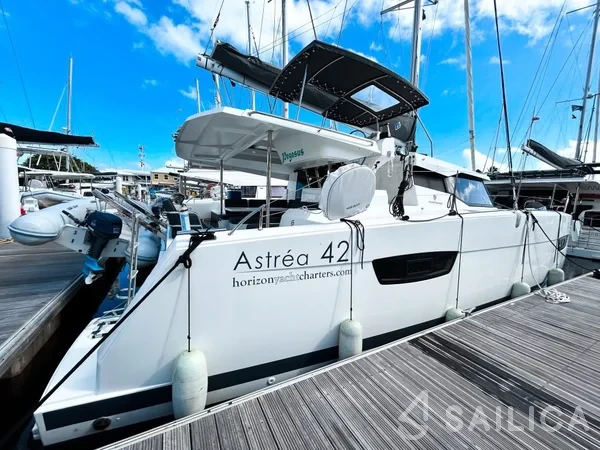 Astréa 42 - Yacht Charter Sailica