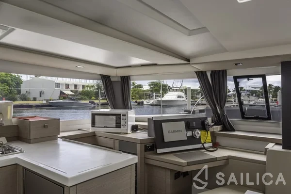 Astréa 42 - Yacht Charter Sailica