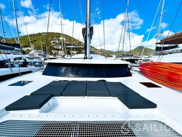 Astréa 42 - Yacht Charter Sailica