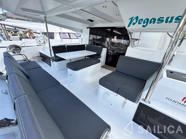 Astréa 42 - Yacht Charter Sailica