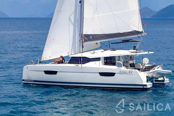 Astréa 42 - Yacht Charter Sailica