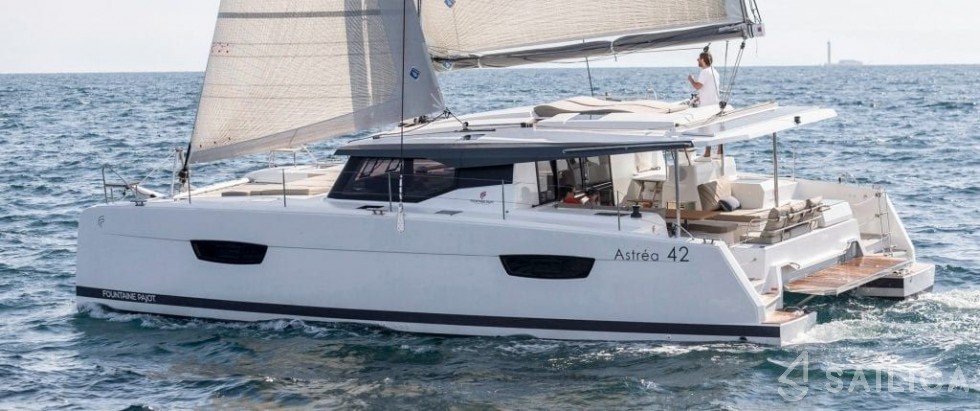 Astréa 42 - Yacht Charter Sailica