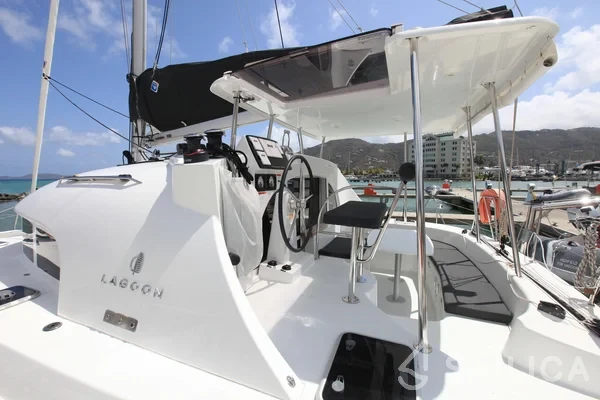 Lagoon 380 - Yacht Charter Sailica