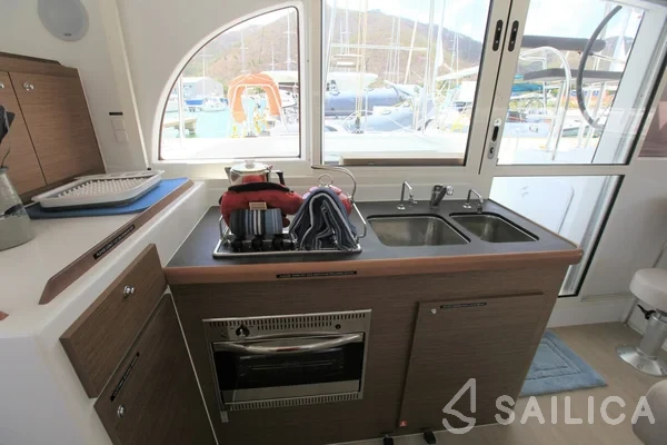 Lagoon 380 - Yacht Charter Sailica