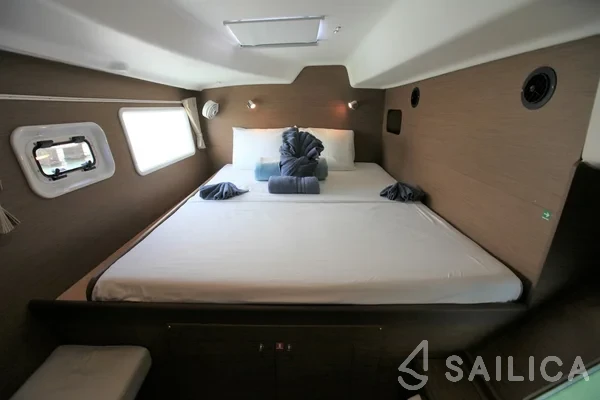 Lagoon 380 - Yacht Charter Sailica