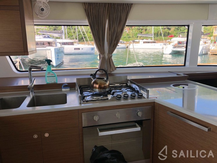 Lagoon 52 - Yacht Charter Sailica