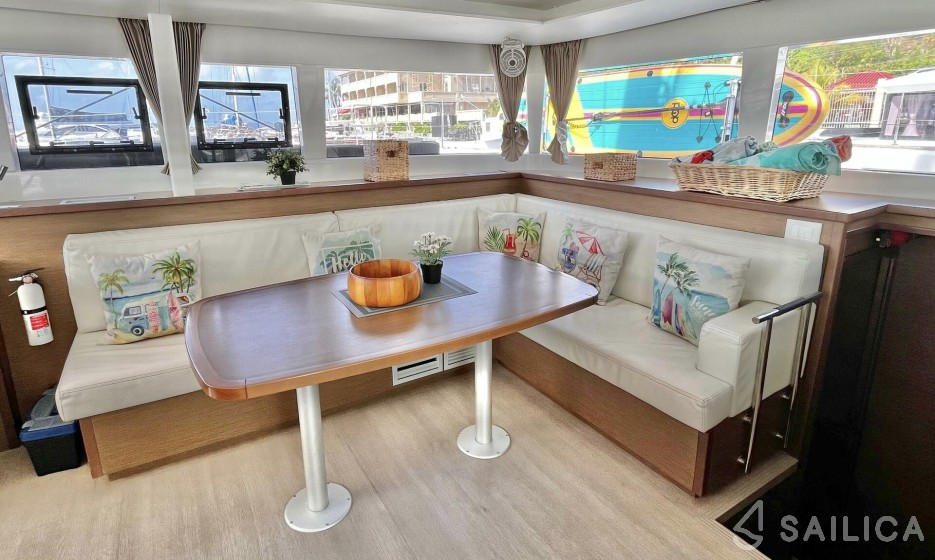 Lagoon 450  Flybridge - Yacht Charter Sailica