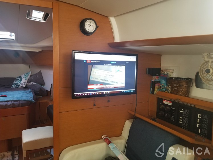 Jeanneau 469 - Yacht Charter Sailica