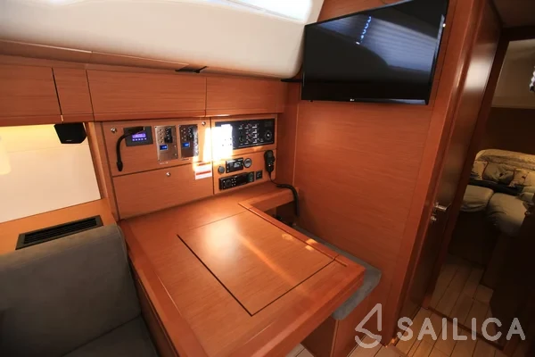 Jeanneau 54 - Yacht Charter Sailica