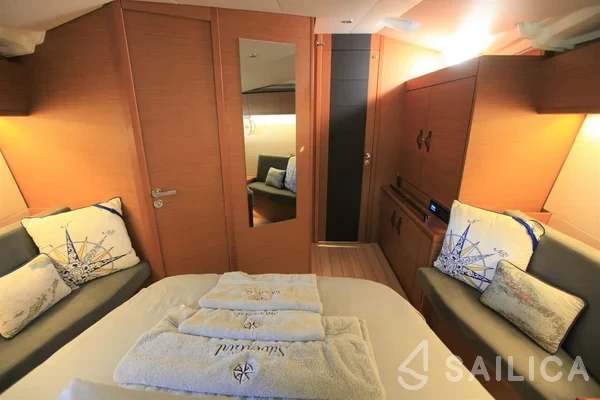 Jeanneau 54 - Yacht Charter Sailica