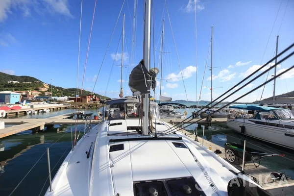 Jeanneau 54 - Yacht Charter Sailica