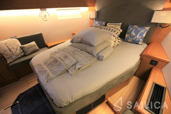 Jeanneau 54 - Yacht Charter Sailica