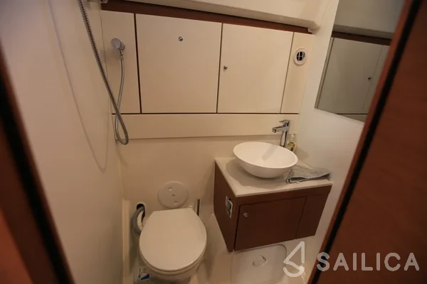 Jeanneau 54 - Yacht Charter Sailica
