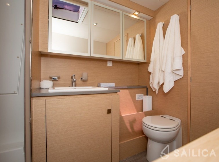MY 44 - Yacht Charter Sailica
