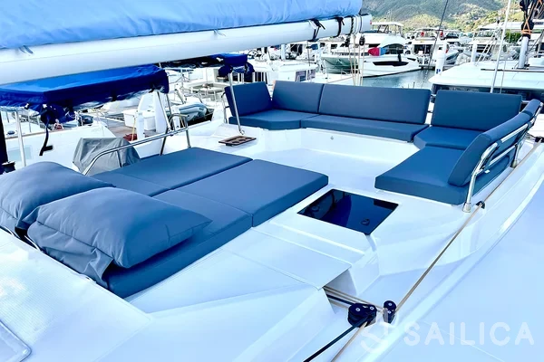 Elba 45 - Yacht Charter Sailica