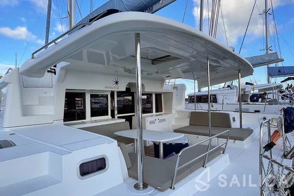 Lagoon 450  Flybridge - Yacht Charter Sailica