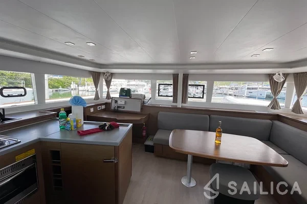 Lagoon 450  Flybridge - Yacht Charter Sailica